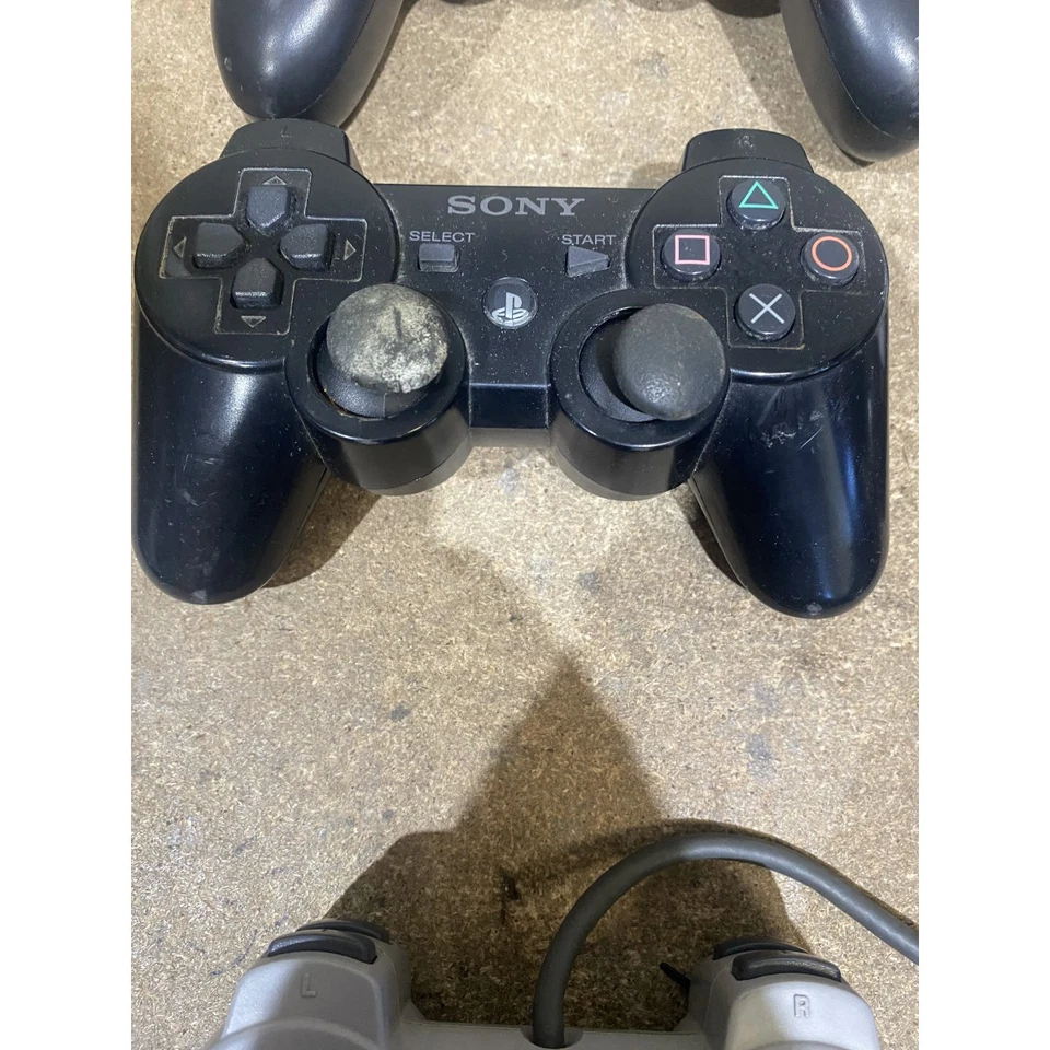 Joblot of 5 Shark & Sony Multi-Platform Gaming Controller Compact - for Parts - Image 3 of 4