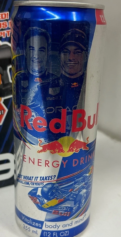 RED BULL Sergio Pérez Max Verstappen #11 Red Bull RB19 — Maisto 1:10 RC/ ltd Can - Image 3 of 3