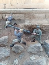 Paratrooper Trio with Anti-Tank Gun 