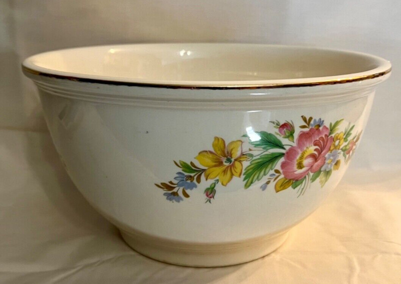 Homer Laughlin Kitchen Kraft "Spring Wreath" OvenServe Mixing Bowl 10.5”