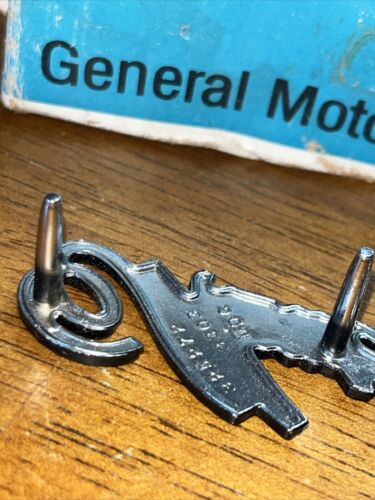 NOS 1973 1974 1975 CHEVROLET MONTE CARLO HEADER PANEL EMBLEM 6258144 GM - Picture 4 of 8