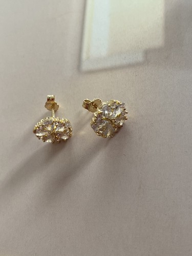 New Gorgeous Mini Flower Petal Zircon Stud Earrings Women Small Ear Gift Work Au - Picture 6 of 8