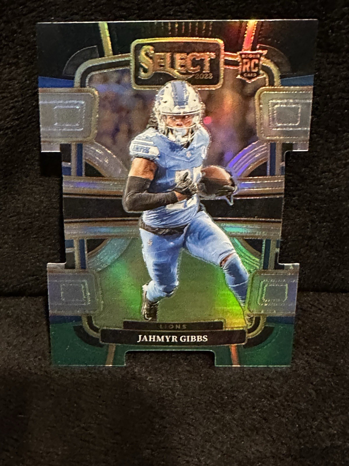 2023 Panini Select - Concourse Jahmyr Gibbs #34 Black & Green Prizm Die-Cut (RC)