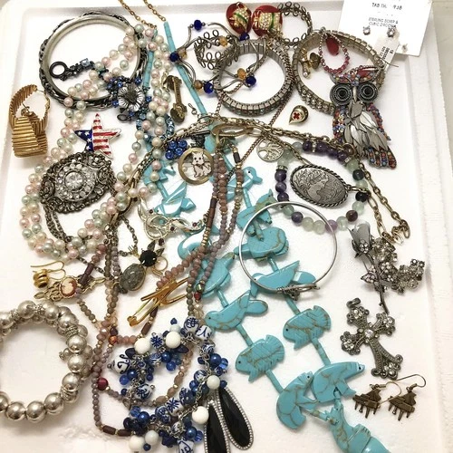 Mixed Lot Vintage to Now Costume Jewelry Wearable Necklaces- Brooches-earrings