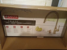 NEW! Delta Trask 19933-CZSD-DST Pull-Down Kitchen Faucet Champagne Bronze Finish