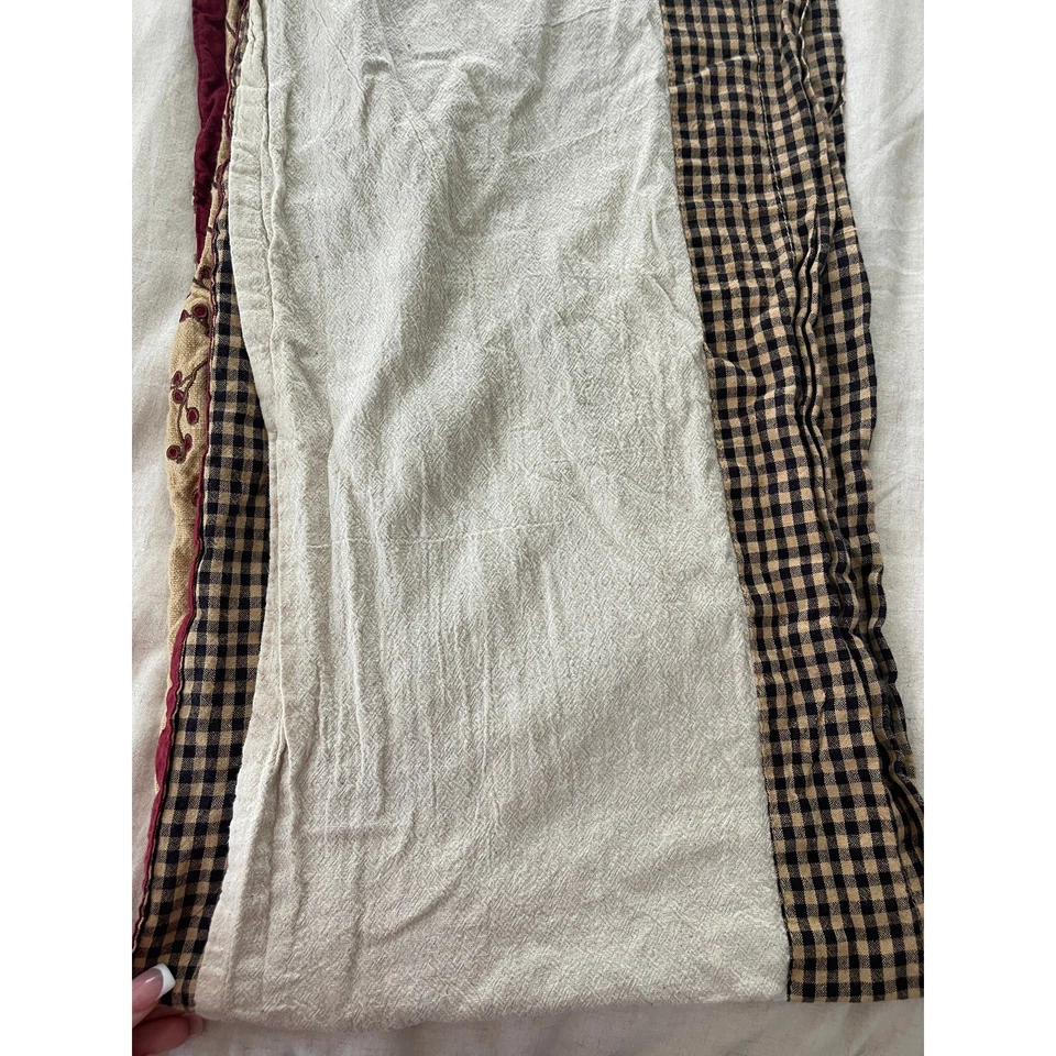 Cortina cenefa rústica primitiva negra y tostada con bayas de pipa Foto 3 de 4