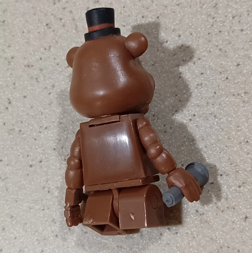 Minifigura FREDDY Cinco noches en Freddy's (marca desconocida) con micrófono. Usado Foto 3 de 4