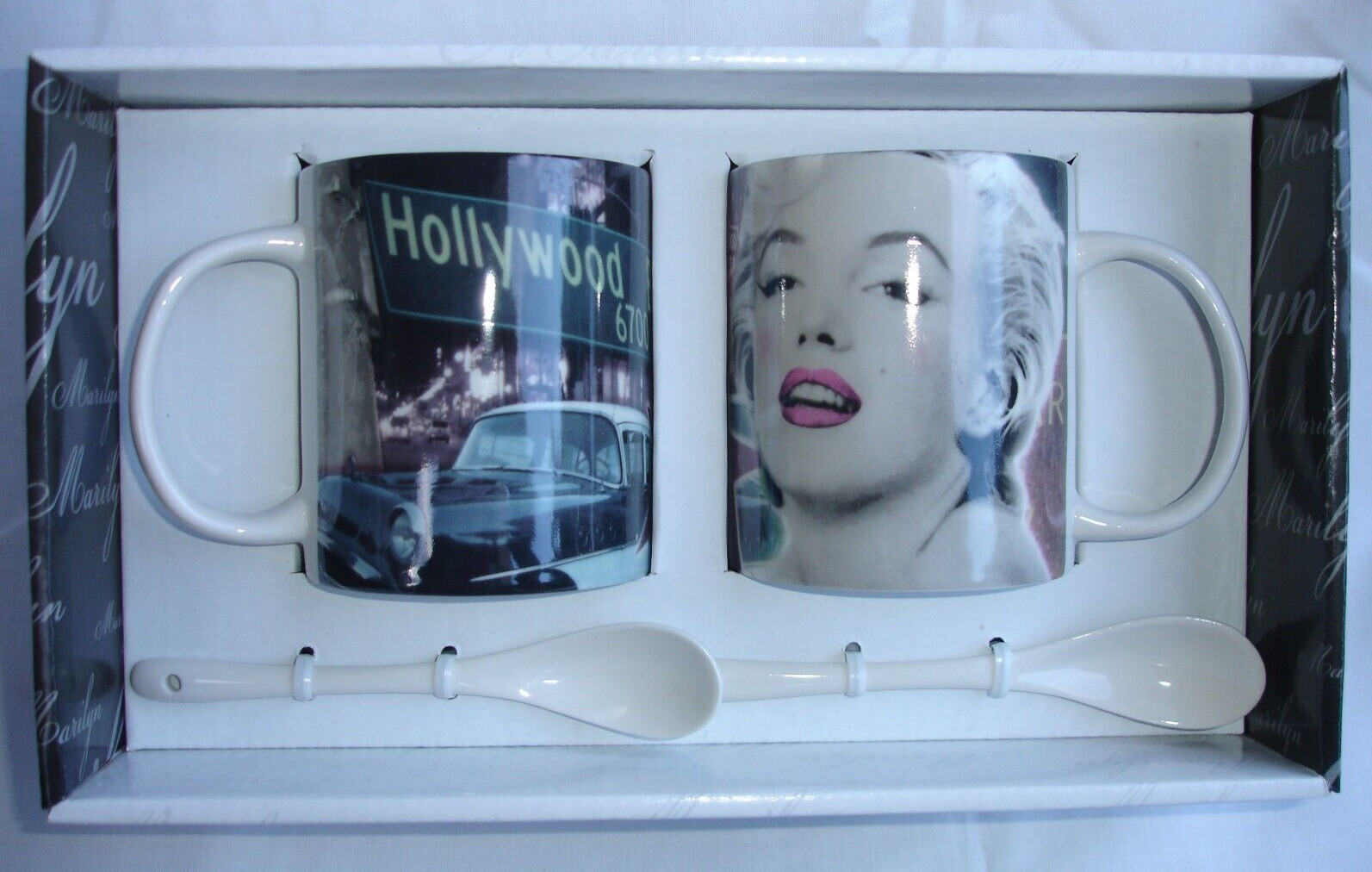 Marilyn Monroe Coffret Cadeau de 2 Mugs et 2 Cuillères de Collection Hollywood 2009