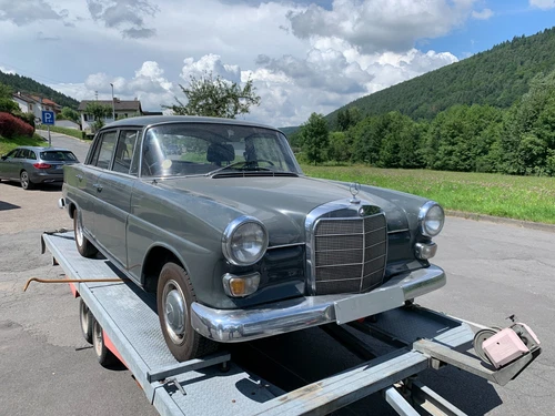 mercedes heckflosse 230