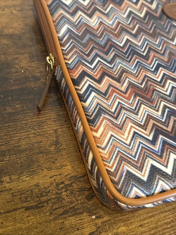 Estuche acolchado para computadora portátil/iPod Missoni x Bric’s Chevron con mango - Logo en relieve - NUEVO Foto 3 de 4