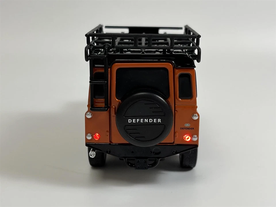 Land Rover Defender 110 Arancione LHD 1:32 Luce E Suono Tayumo 32105010 - Immagine 4 di 4