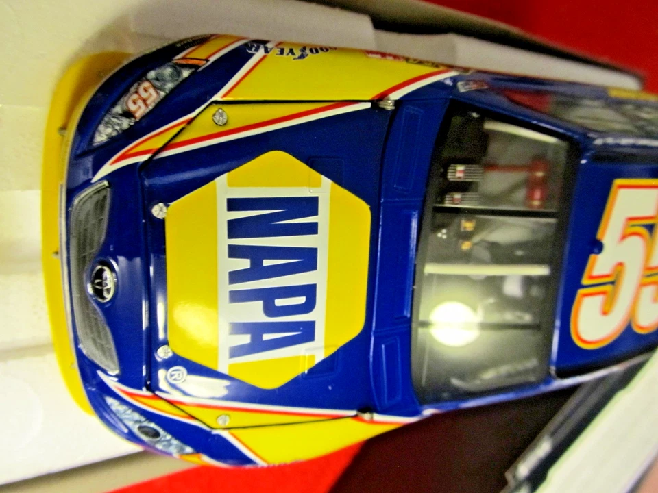 Michael Waltrip #55 NAPA RCCA Club Car 2008 escala 1:24 Toyota Camry #74 de 150 Foto 3 de 4