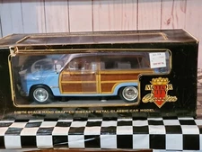 Motor City Classics 1949 Ford Woody Wagon 1:18 Scale Diecast Blue Model Car