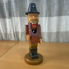 VINTAGE GERMAN WOOD CARVING FELLOW 11.5" NUTCRACKER  BROKEN THUMB HOLIDAY