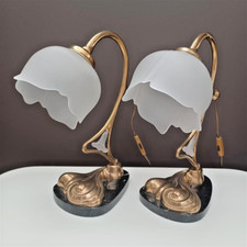 Coppia lampade da tavolo d'epoca Liberty in metallo dorato e vetro su base marmo