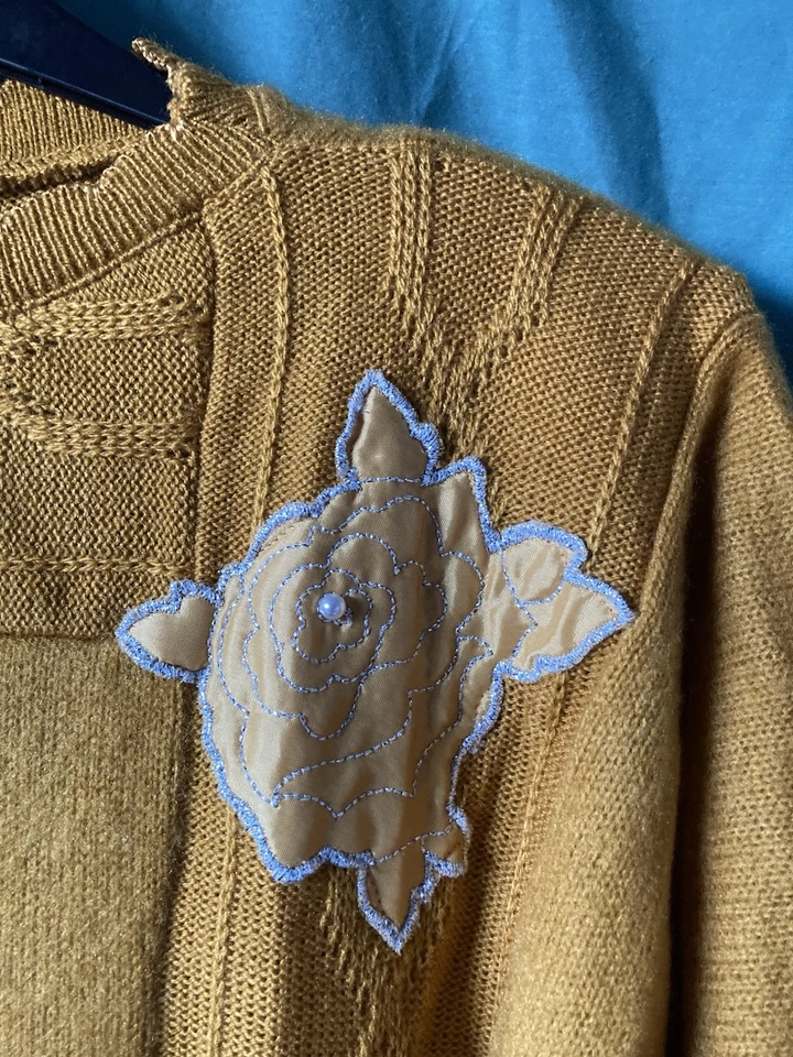 Ladies Italian Mustard Fluffy Knit Jumper Flower Bead Detail Onesize 10-18 BNWT - Image 4 of 4