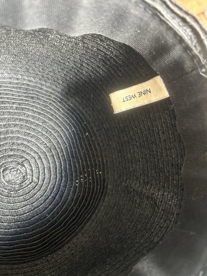 Sombrero Cloche Negro Nine West con Flor UPF 50% Embalable Talla Única Foto 3 de 3
