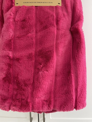 HOT PINK 60x70” Luxury Faux Fur Throw Blanket Adrienne Landau Magenta Heavy Soft - Picture 8 of 8
