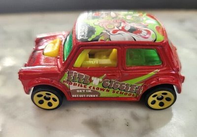 Fitz & Giggles Mobile Clown School 2000 Hot Wheels Morris Get in
