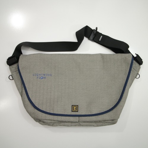 Rickshaw Large Zero Messenger San Francisco Gray Tweed Shoulder Bag 21 x 13 x 7