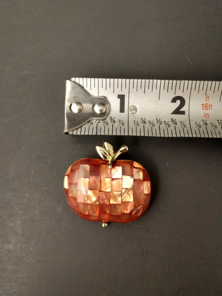 Broche Manzana Rosa Abulón Tono Dorado Liz Claiborne Maestro Firmado Mosaico Foto 4 de 4
