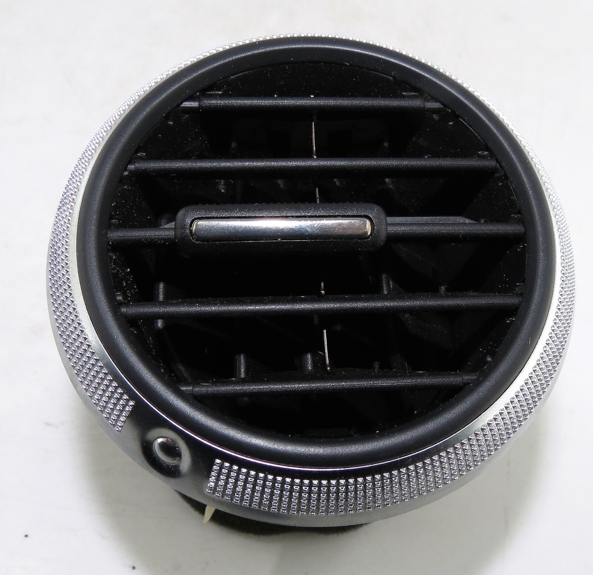 Grille De Ventilation AUDI A3 8P1 2.0 TDI Ambiente 2004 - Réf 8P0820901A - Occasion