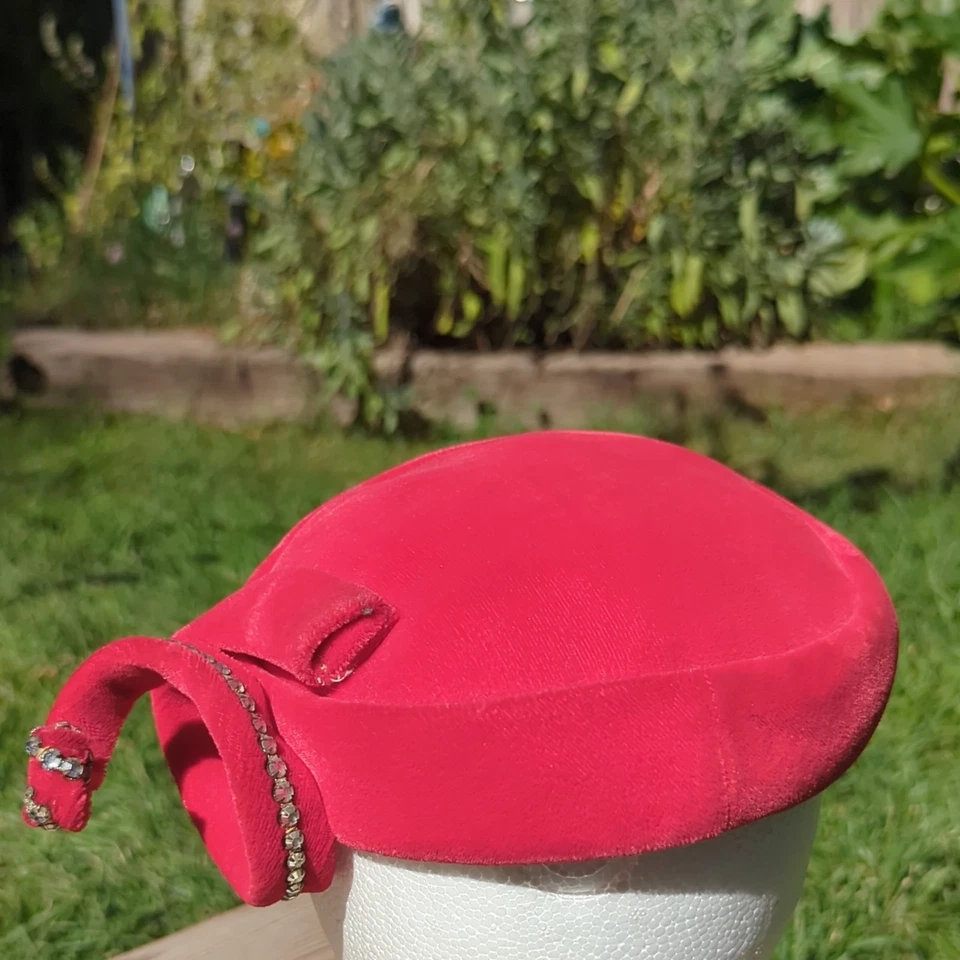 Sombrero pastillero vintage de terciopelo rojo para mujer   Foto 3 de 4