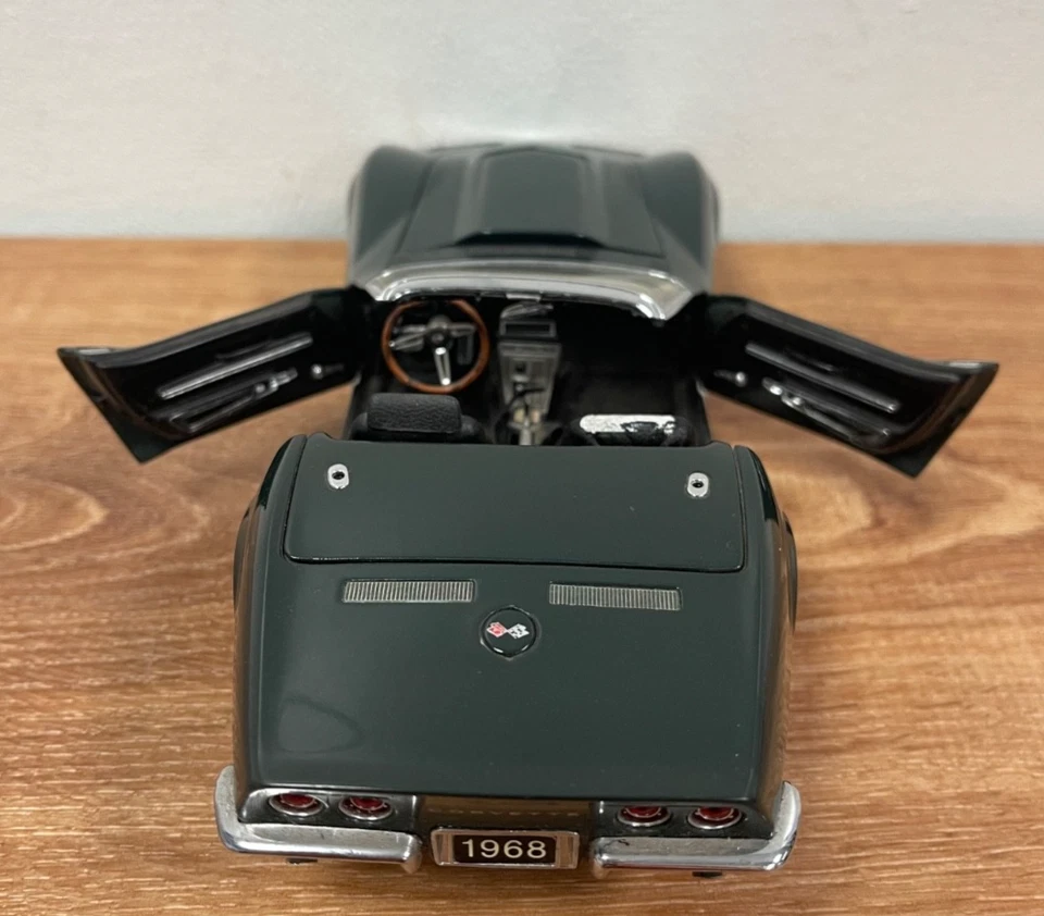 1968 Chevy Corvette Danbury Mint 1/124 B Green Convertible - Image 4 of 4
