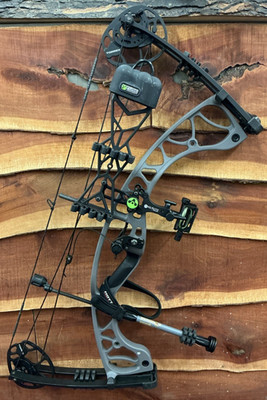 Hoyt Torrex RH 26-30'' D/L #70 D/W Tombstone Ready to Shoot Excellent Condition