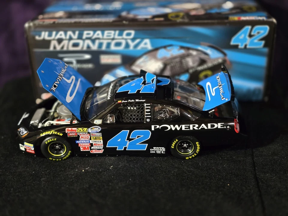 Cargador coche 1:24 A87- Juan Pablo Montoya #42 Powerade 2008 1 de 571 Foto 4 de 4