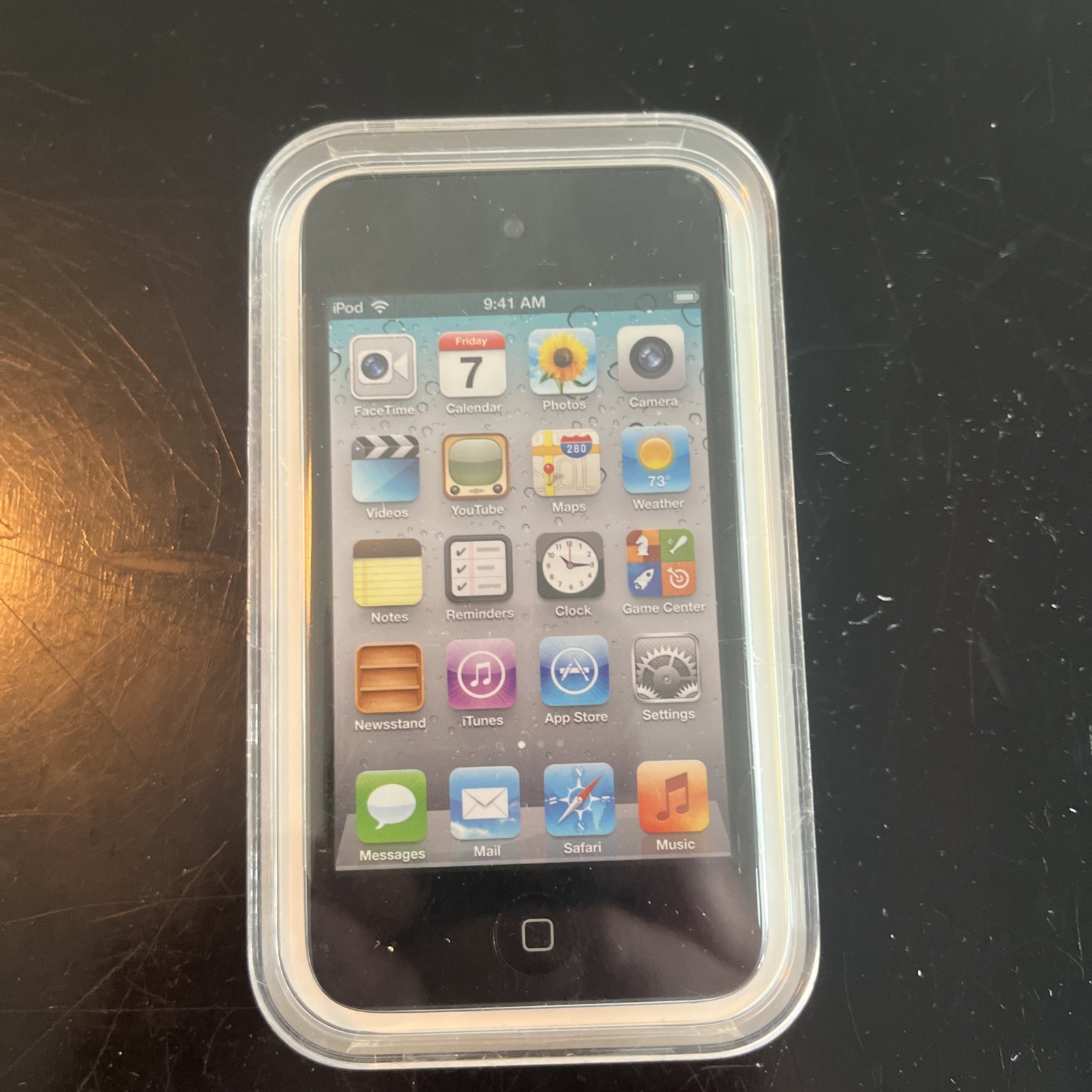 New Apple iPod Touch 4th Generation Black (32 GB) Sealed In 