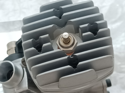 O.S. MAX エンジン CZ11 11240 / エアクリーナー O.S. MAX CZ-11 Vintage 2stroke Glow Engine 11240 For Radio