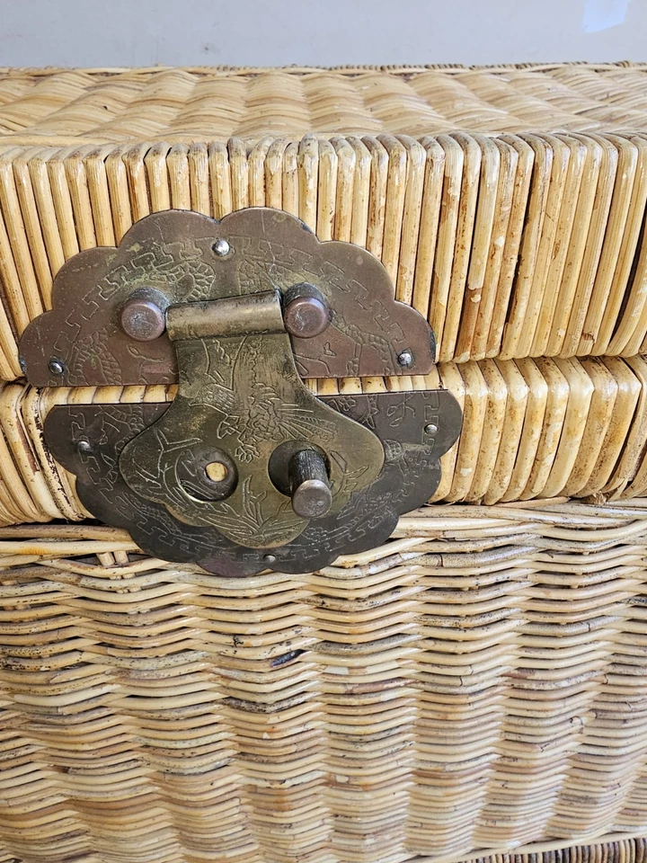 Vtg Chinoiserie Handwoven Wicker Trunk Blanket Chest w/ Brass Trim - Image 2 of 4