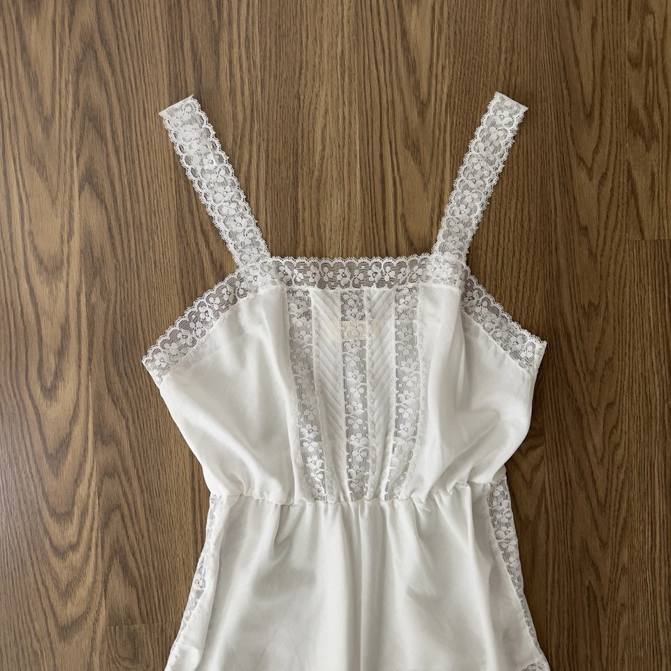 VTG La Femme De Vanity Fair Sleep Romper Womens L White Lace Cottagecore Dainty - Image 2 of 4