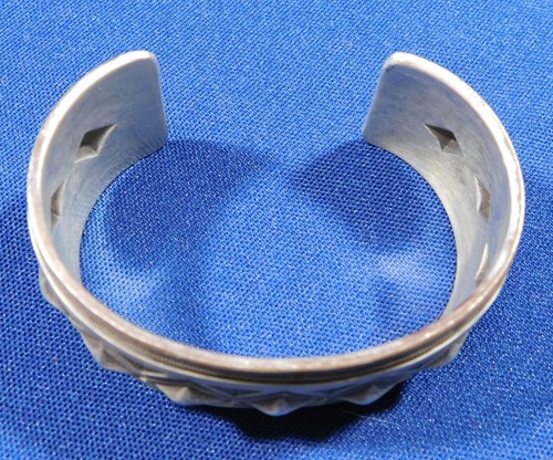NAVAJO C. MTZ STERLING STAMPED HANDMADE BRACELET Estate - Picture 6 of 8