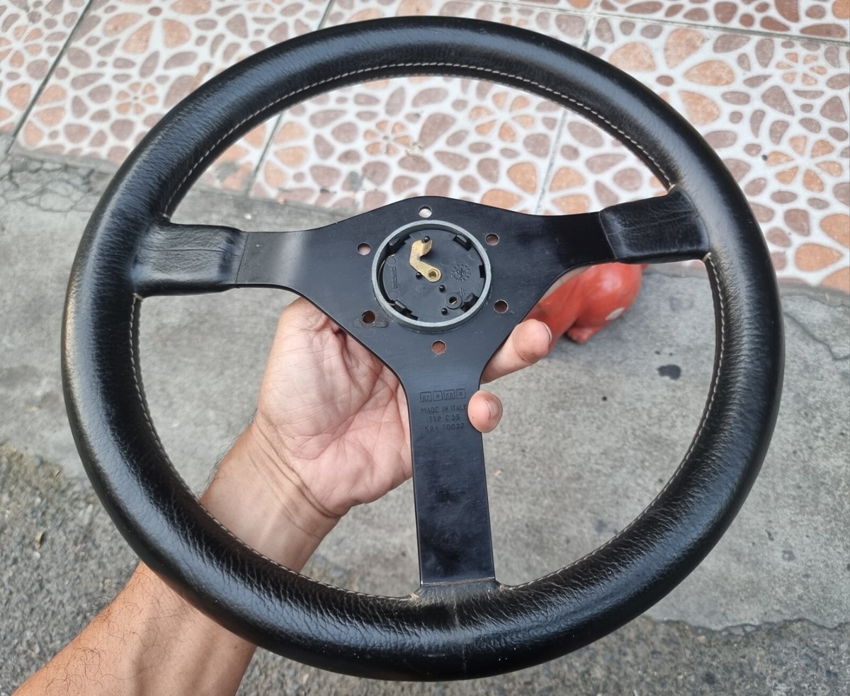 Momo Cavallino C35 KBA70022 rare Steering Wheel with MOMO Ferrari