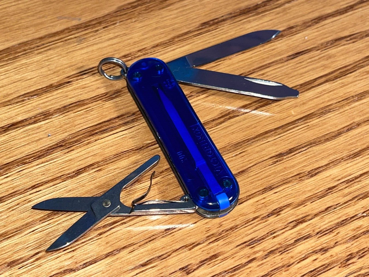 NEW in Box Victorinox Knife Swiss Army Sapphire BLUE CLASSIC SD