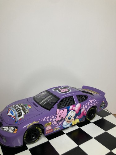 2004 DISNEY NASCAR MINNIE MOUSE COLLECTIBLE DAYTONA 500 CAR 1:24 SCALE - Picture 7 of 17