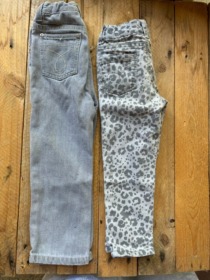 Lote de Dos Jeans Niñas Talla 3T Cherokee Calvin Klein Jeans Gris Cintura Ajustable Foto 3 de 4