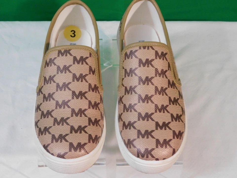 Zapatillas sin cordones Michael Kors para niños talla 3Y monograma dorado con logotipo MK - beige/marrón Foto 2 de 4