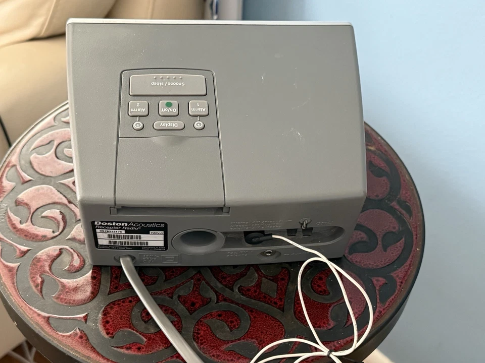 Boston Acoustics Recepter Radio AM FM /Alarm Clock Radio, No Volume , For Parts - Image 3 of 4