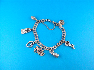JAMES AVERY DOPPELGLIED BETTELARMBAND MIT SIEBEN (7) AVERY CHARMS 925 7 5"