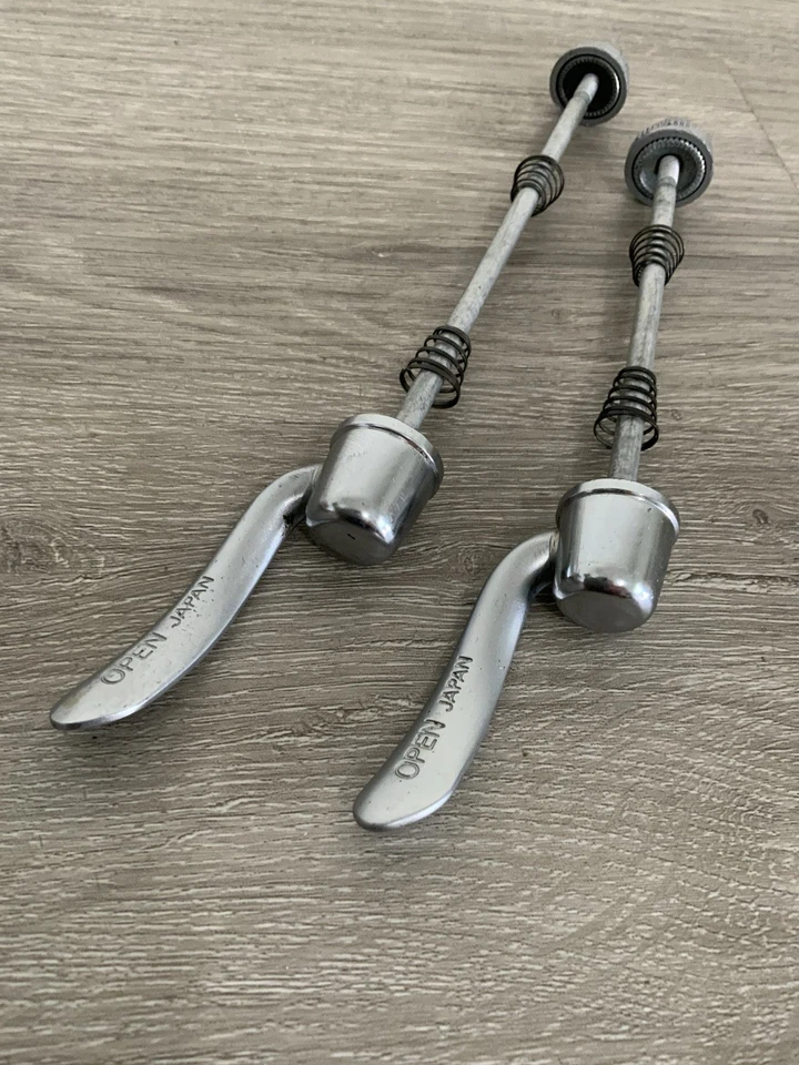 JUEGO DE PINCHOS DE LIBERACIÓN RÁPIDA SHIMANO 600 ULTEGRA 100-126/130 MM ESPACIADO 120 GRAMOS Foto 3 de 4