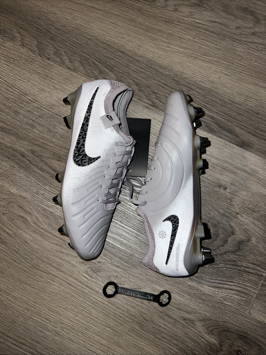 Nike Tiempo Legend 10 Elite SG-Pro Player Edtn Soccer Cleats