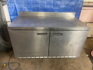 2 DOOR WORKTOP FREEZER WITH BACKSPLASH