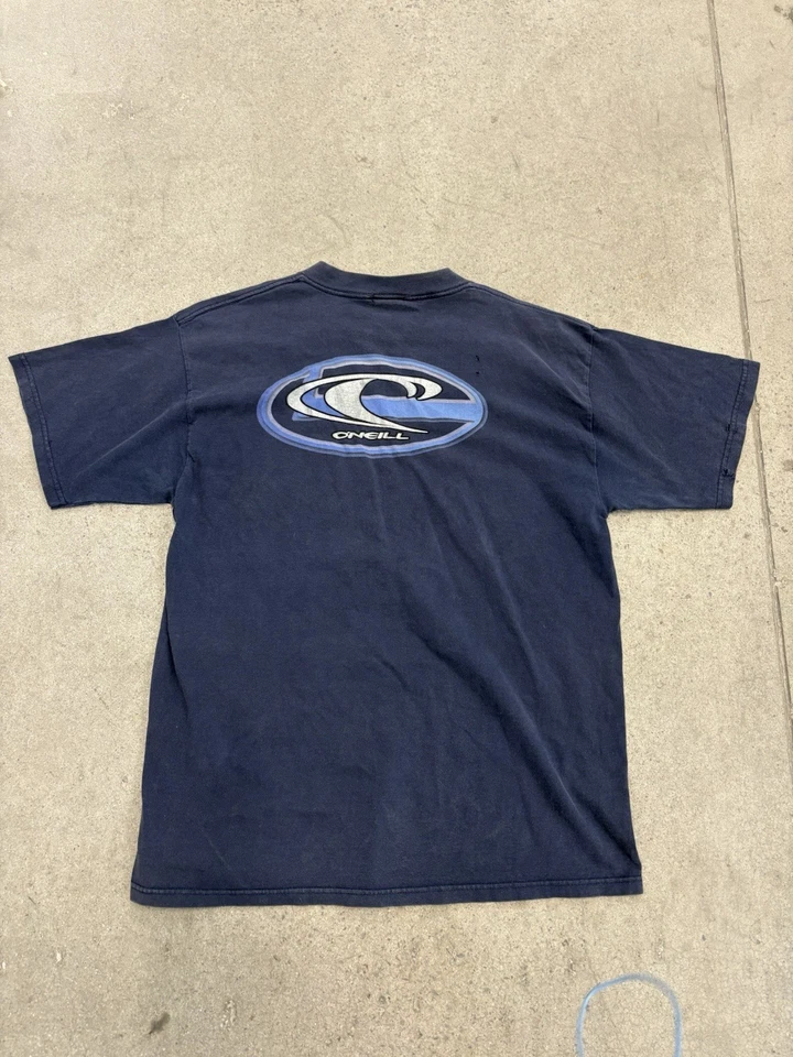 Camiseta vintage anos 90 O'Neill azul marinho logotipo onda surfista algodão feita nos EUA tamanho G - Imagem 2 de 4