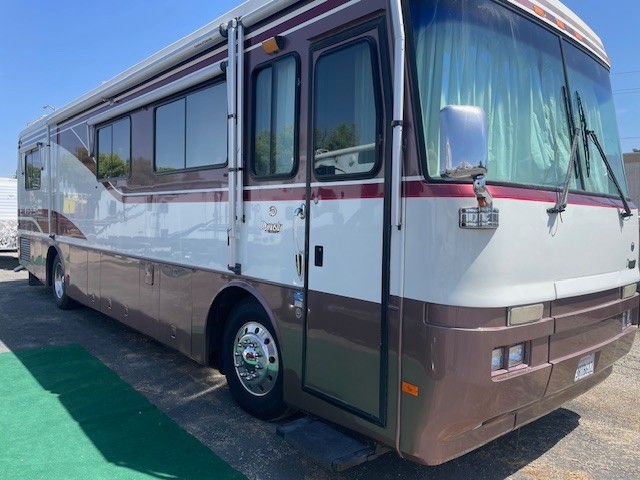 1996 Monaco Dynasty class A diesel pusher wide body motorhome with Cummins 8.3