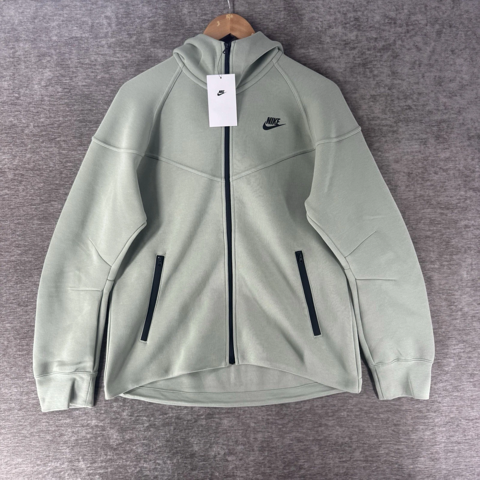 Nike Sportswear Tech Fleece Windrunner Hoodie Women’s Medium Green FB8338-370
