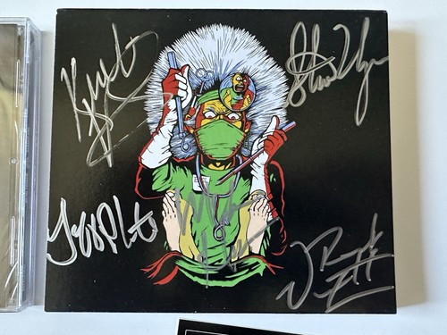 Metal Church Classic Live SIGNED CD Autographed & Stickers, Guitar Pick, Pass - Picture 2 of 10