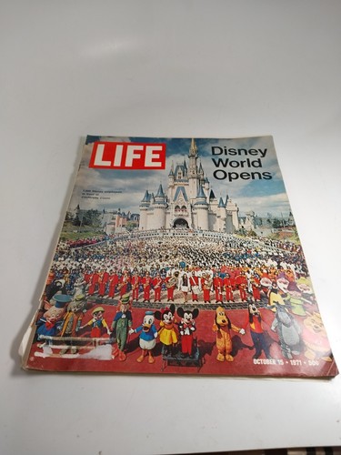 Vintage Life Magazine October 15 1971 Vol 71 No. 16 Disney World Opens to Public - Picture 2 of 6